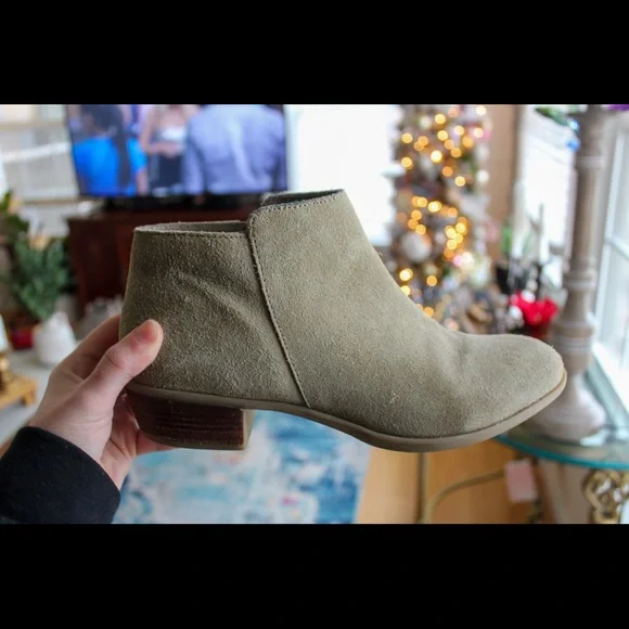 Diba True Suede Low Rise Booties. In color taupe. Lightly worn. Good condition. - Picture 5 of 6